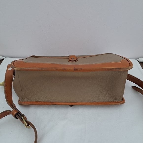 Vintage Dooney&Bourke all weather leather shoulder bag tan - Picture 4 of 11